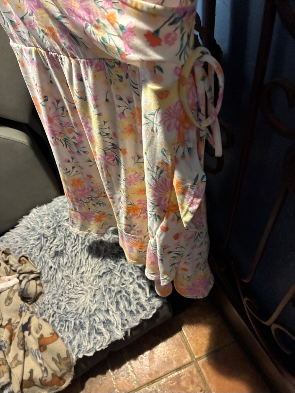 Dress - Picture 3 of 4